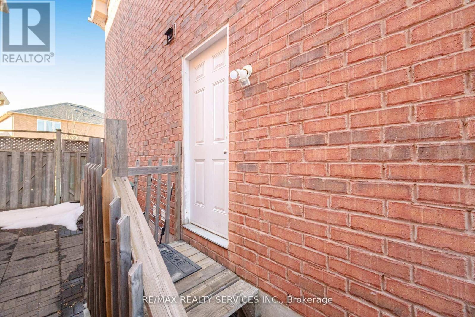 47 Twin Pines Crescent, Brampton, Ontario  L7A 1M8 - Photo 38 - W12993494