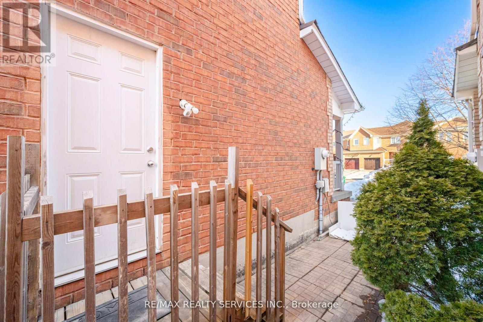 47 Twin Pines Crescent, Brampton, Ontario  L7A 1M8 - Photo 39 - W12993494