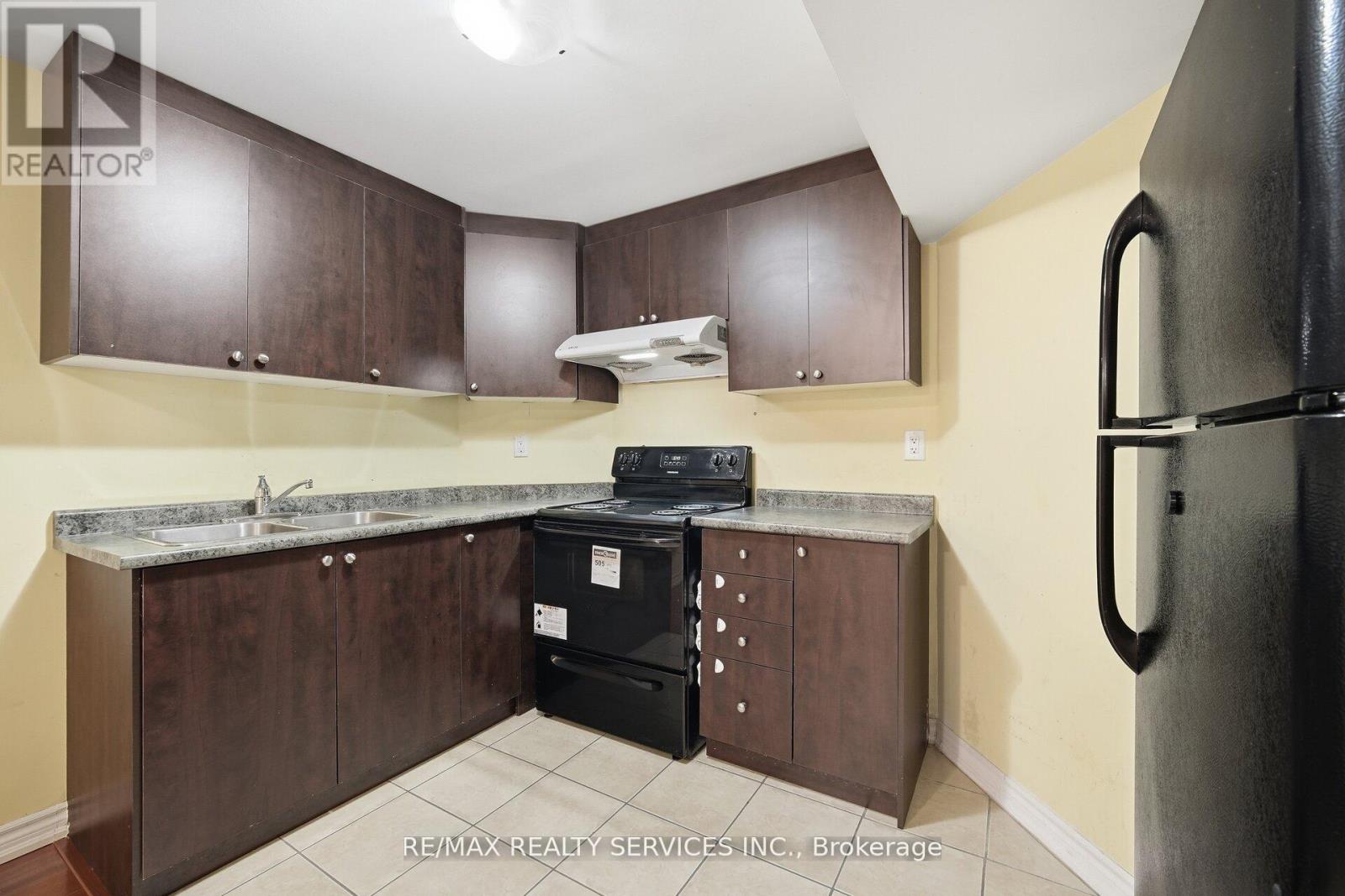 47 Twin Pines Crescent, Brampton, Ontario  L7A 1M8 - Photo 46 - W12993494