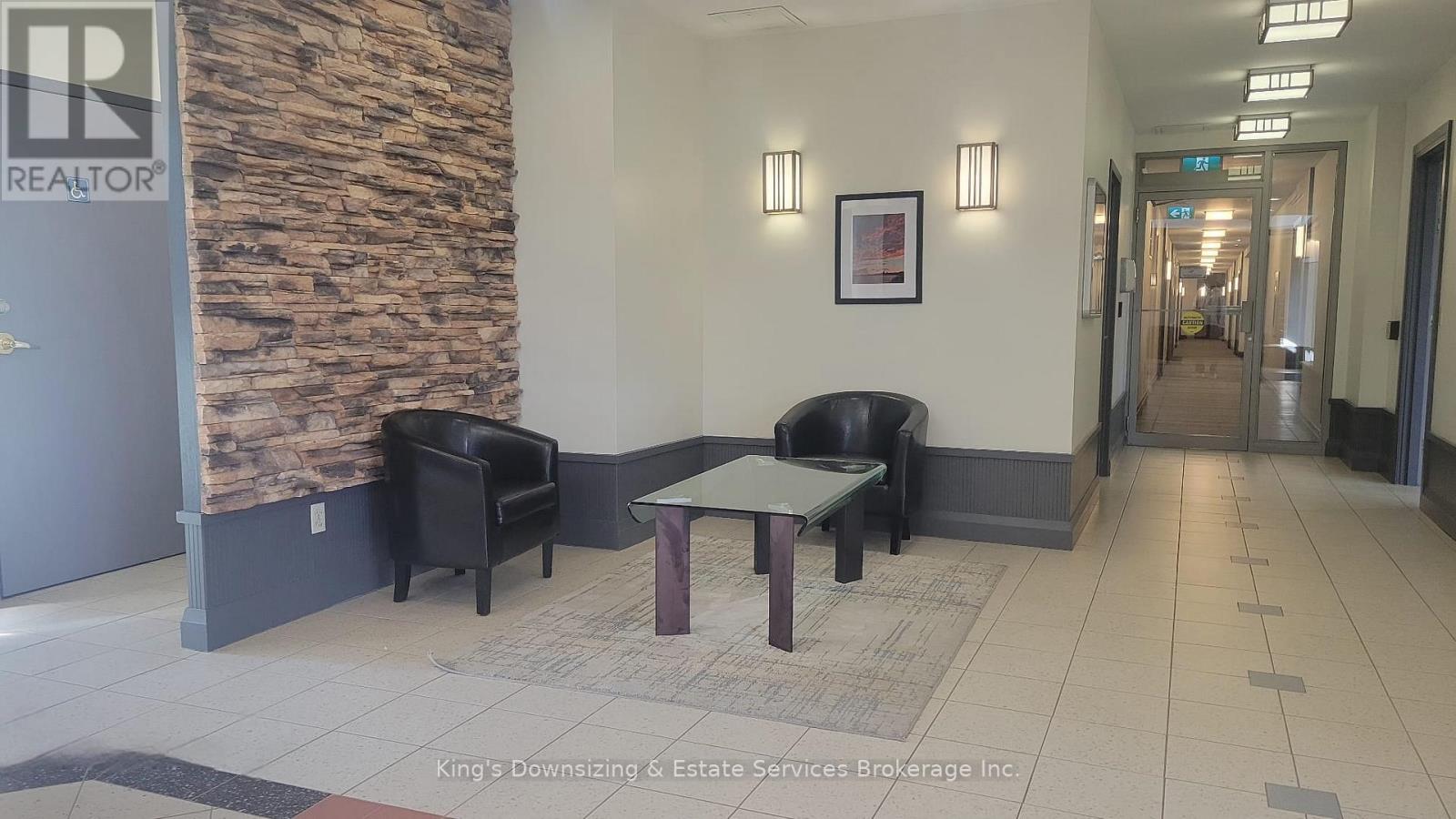 409 - 1150 Parkwest Place, Mississauga, Ontario L5E 3K4 - Photo 4 - W12993520