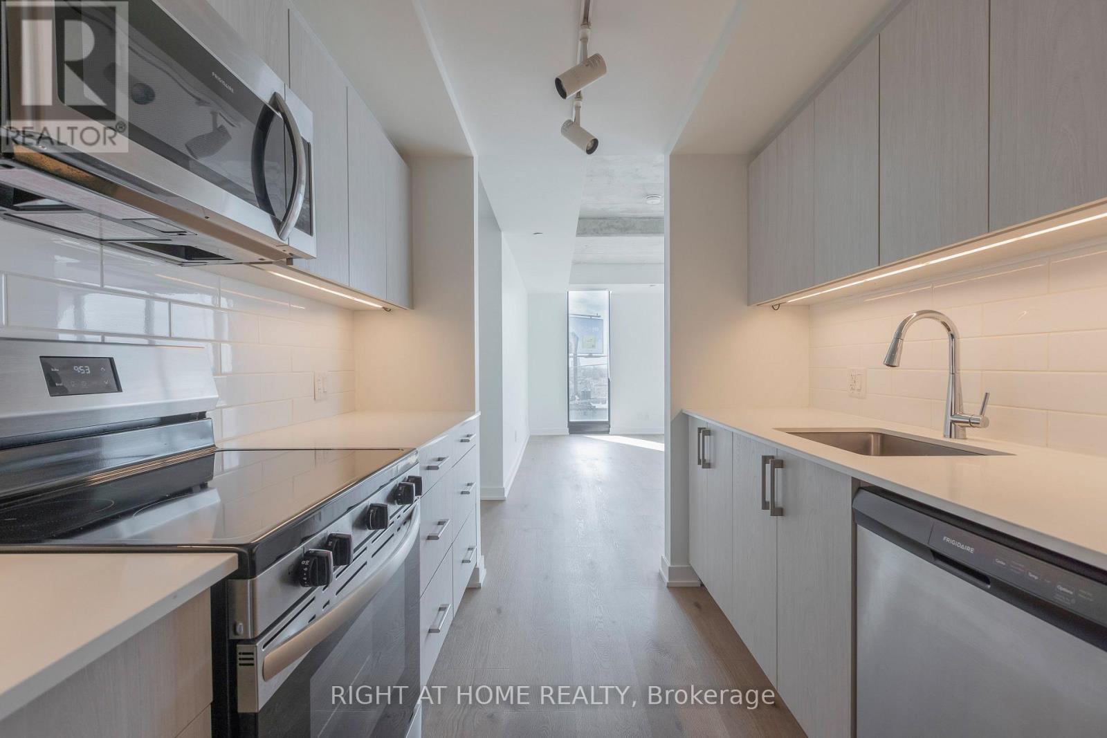 401 - 7 Fairbank Avenue W, Toronto, Ontario  M6E 3Y5 - Photo 15 - W12993524