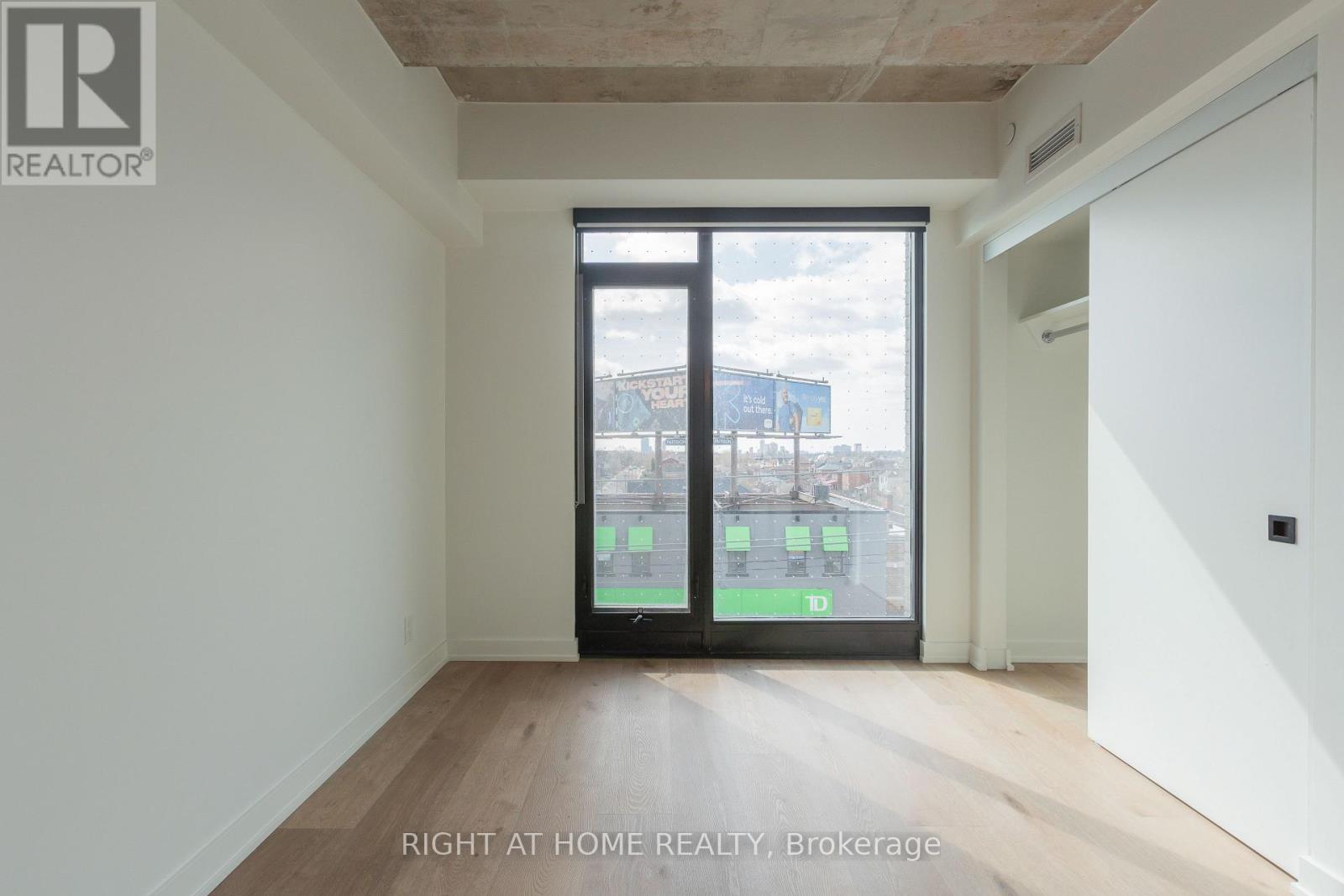 401 - 7 Fairbank Avenue W, Toronto, Ontario  M6E 3Y5 - Photo 7 - W12993524