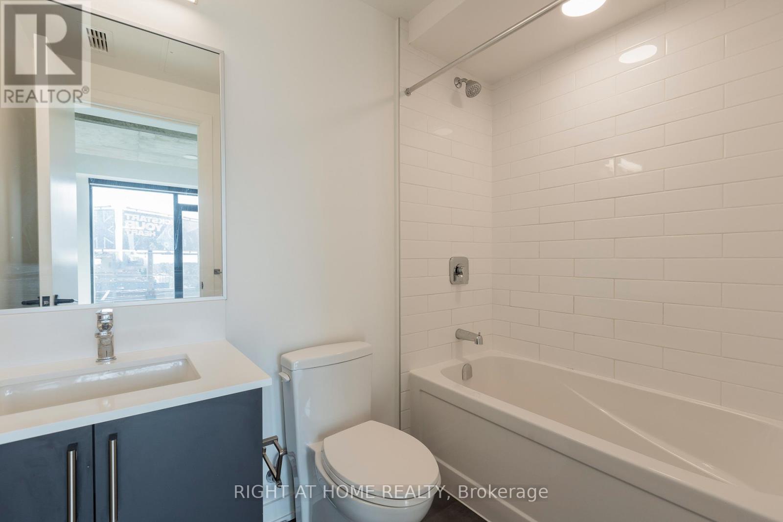 401 - 7 Fairbank Avenue W, Toronto, Ontario  M6E 3Y5 - Photo 9 - W12993524