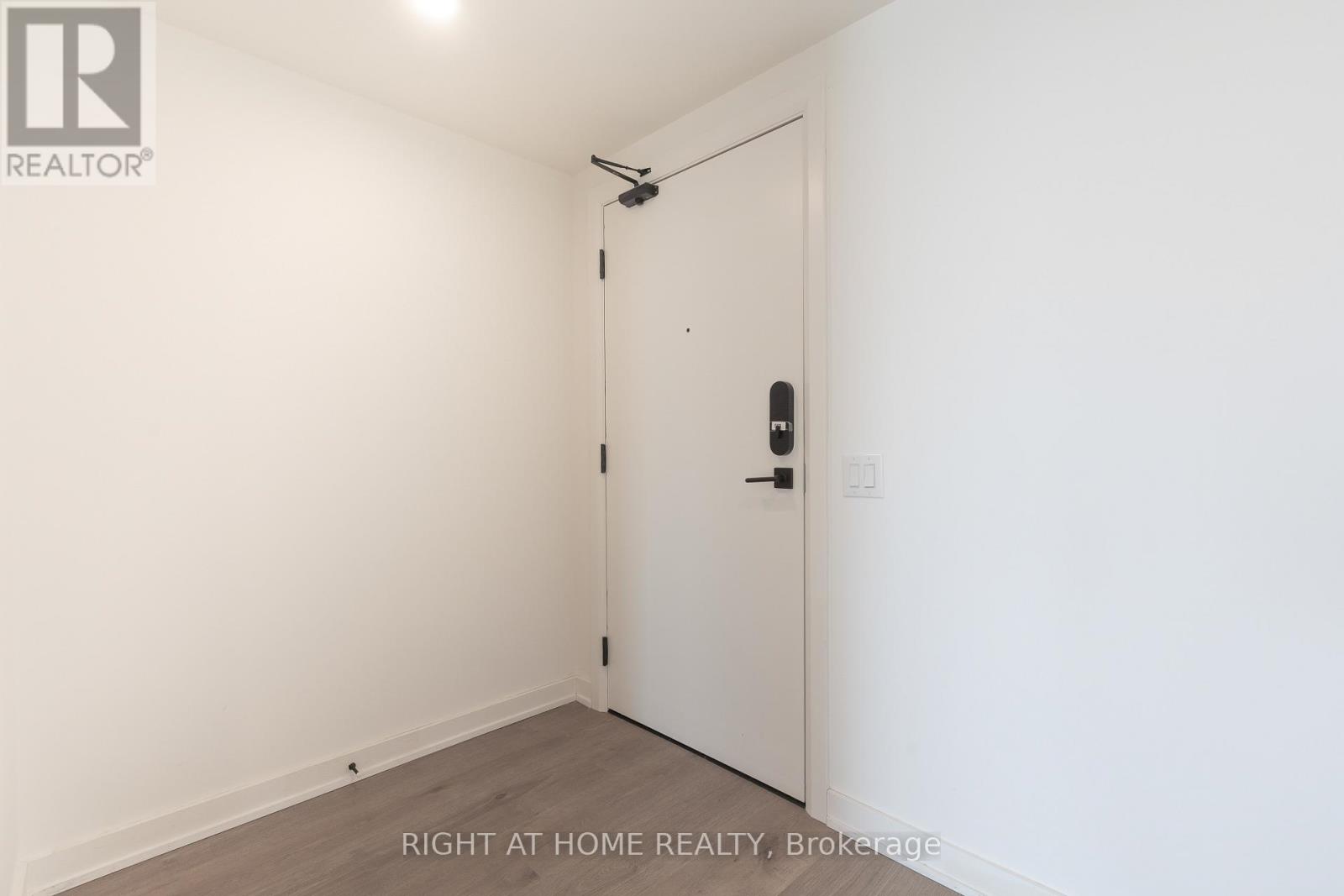 503 - 7 Fairbank Avenue W, Toronto, Ontario  M6E 3Y5 - Photo 3 - W12993526