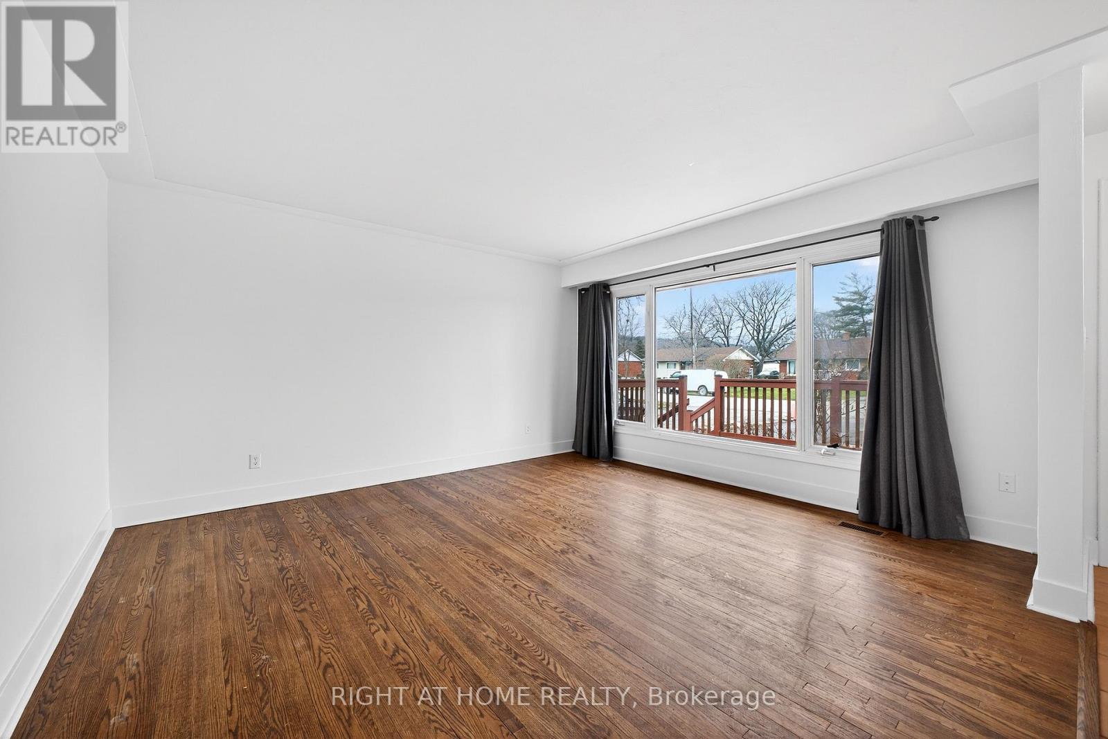 226 Bel Air Avenue, Hamilton, Ontario  L8E 5K2 - Photo 5 - X12993508