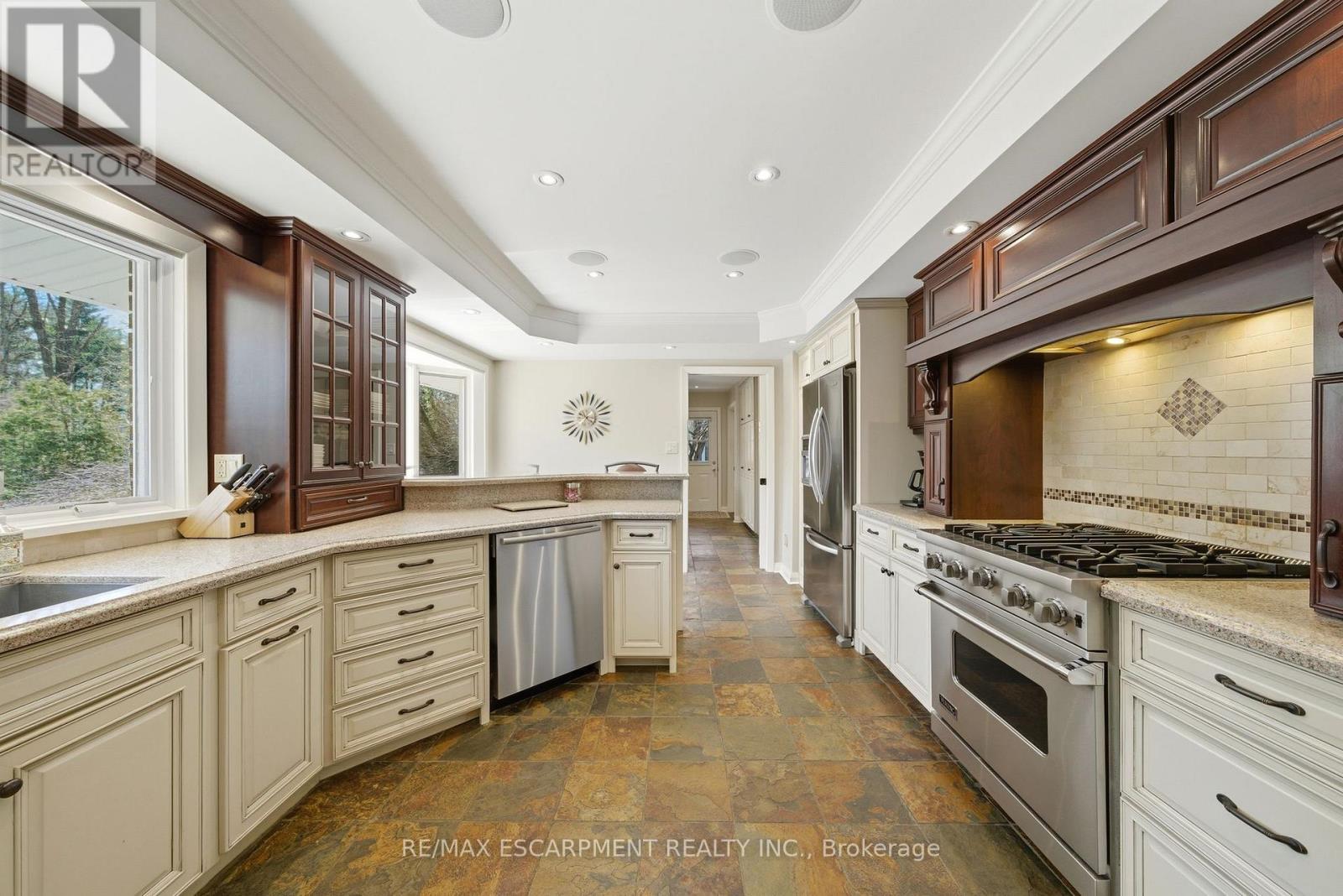 6 Summit Circle, Norfolk, Ontario N3Y 3K8 - Photo 13 - X12993510