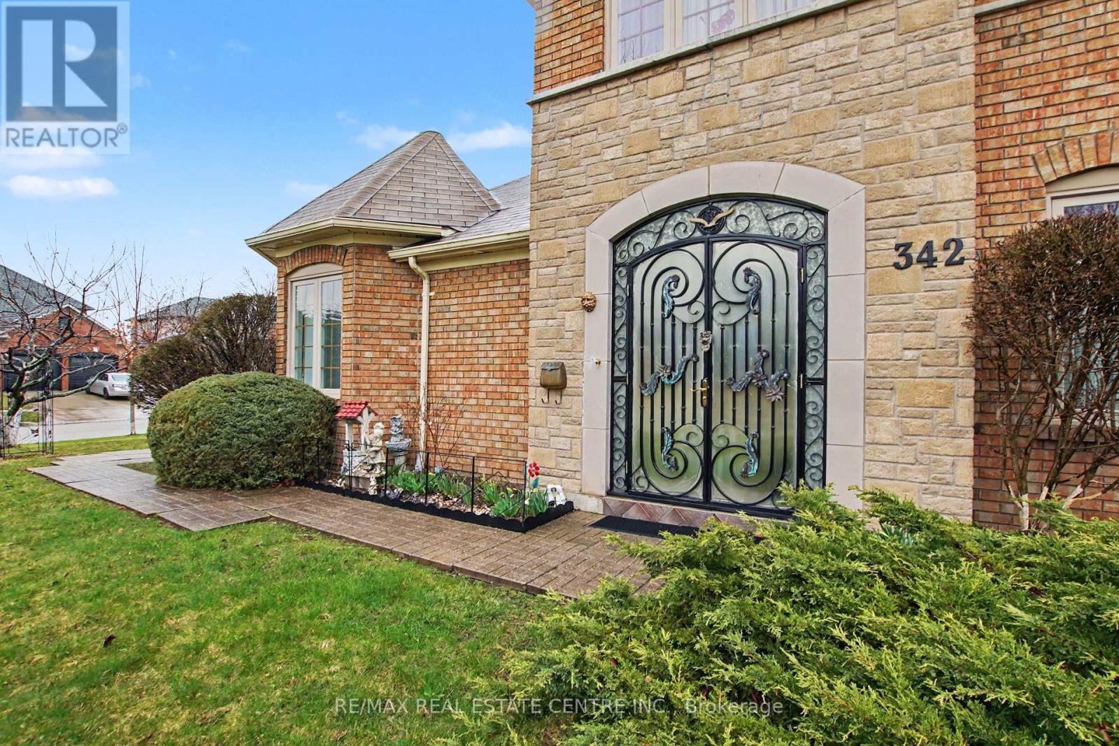 342 Saginaw Parkway, Cambridge, Ontario N1T 1R8 - Photo 3 - X12993514