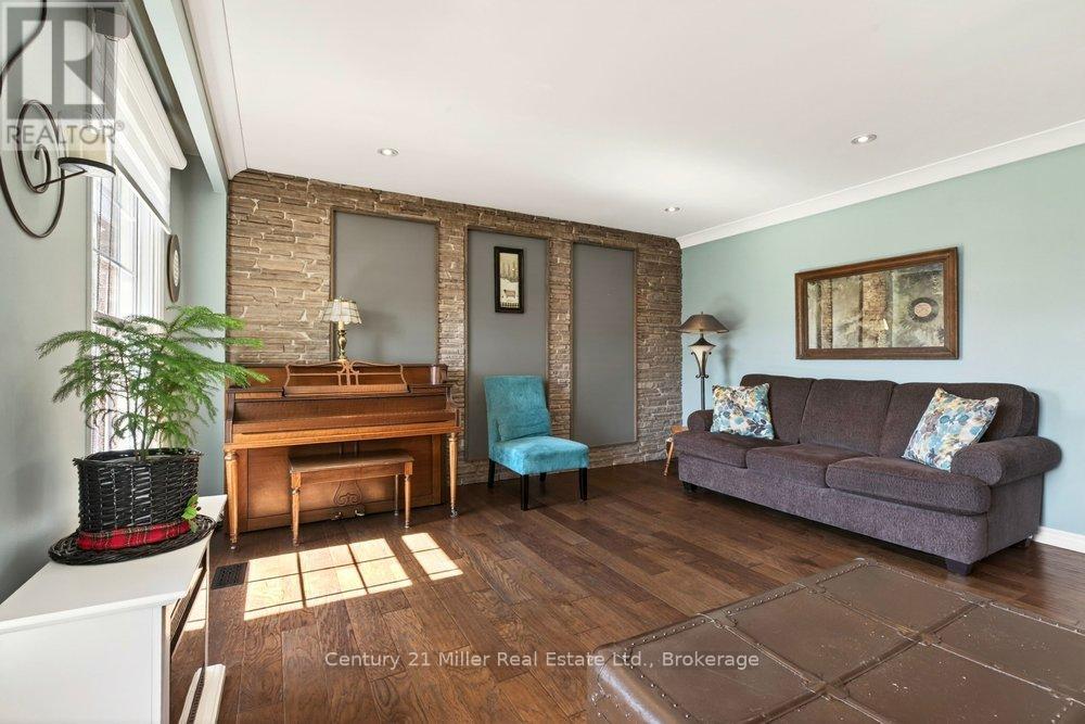 86 Waterford Drive, Erin, Ontario  N0B 1T0 - Photo 9 - X12993570