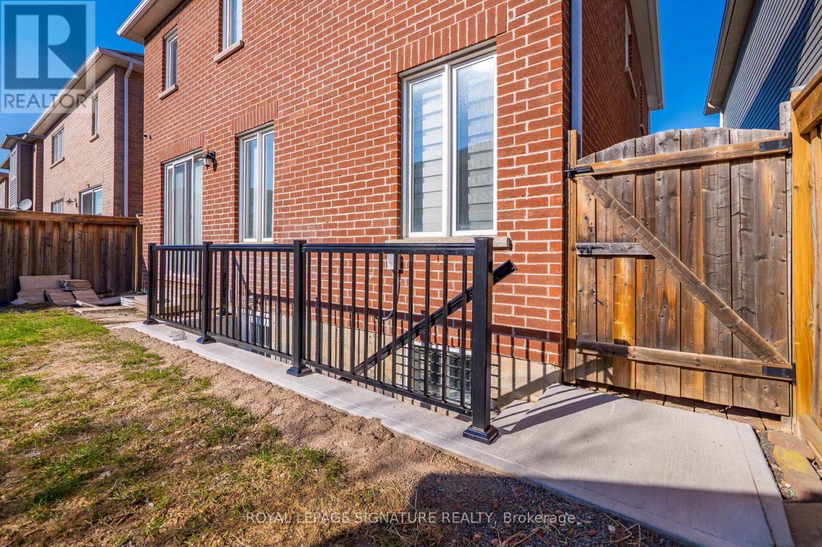 533 Yates Drive, Milton, Ontario  L9T 6Z3 - Photo 2 - W12991206