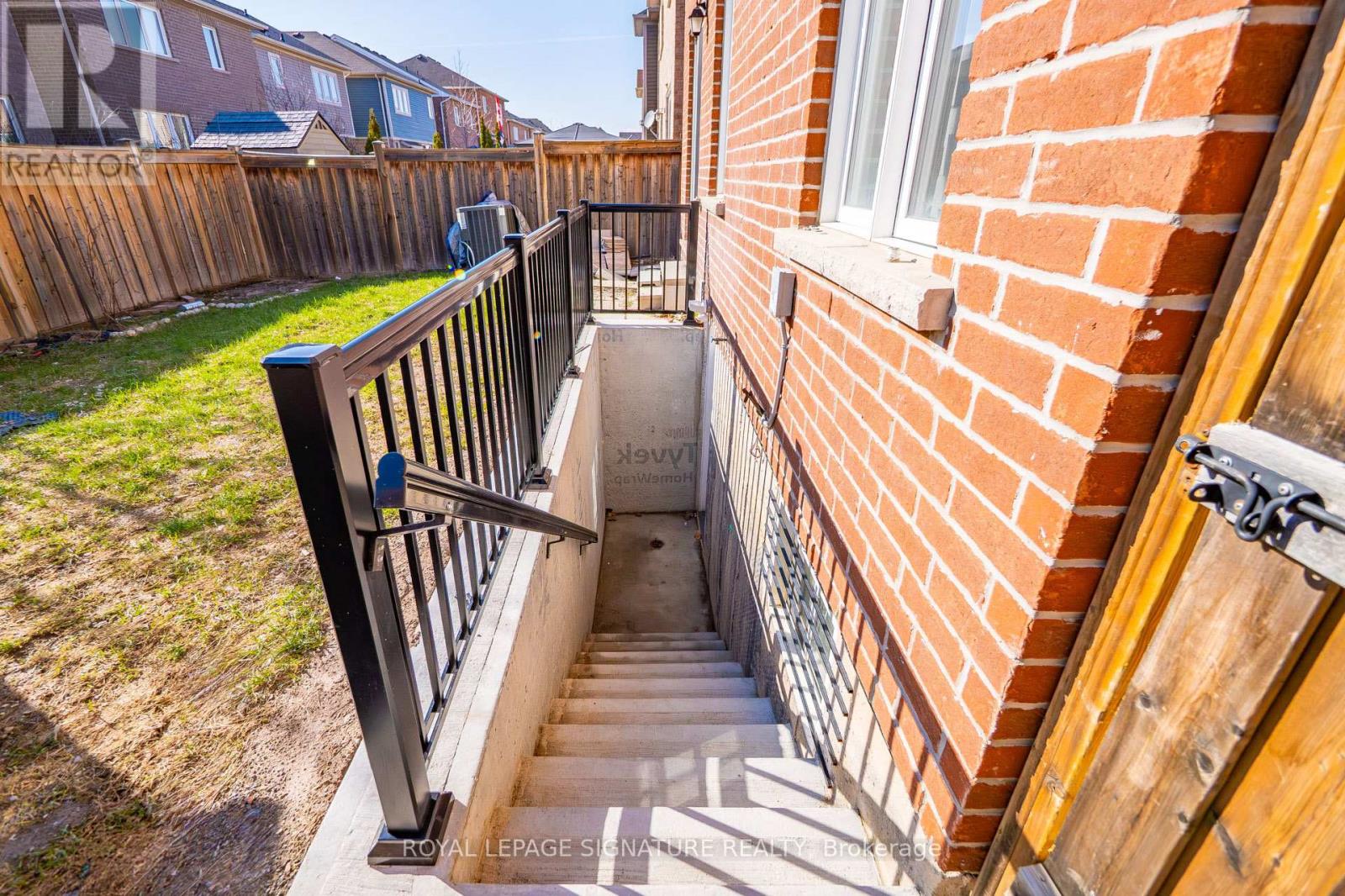 533 Yates Drive, Milton, Ontario  L9T 6Z3 - Photo 3 - W12991206