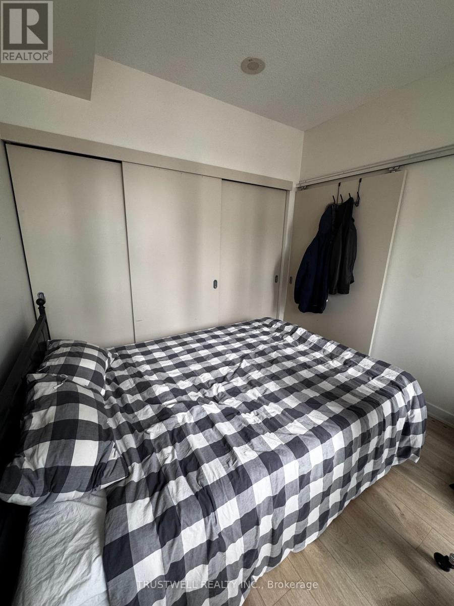 1109 - 126 Simcoe Street, Toronto, Ontario  M5H 4E6 - Photo 5 - C12993558