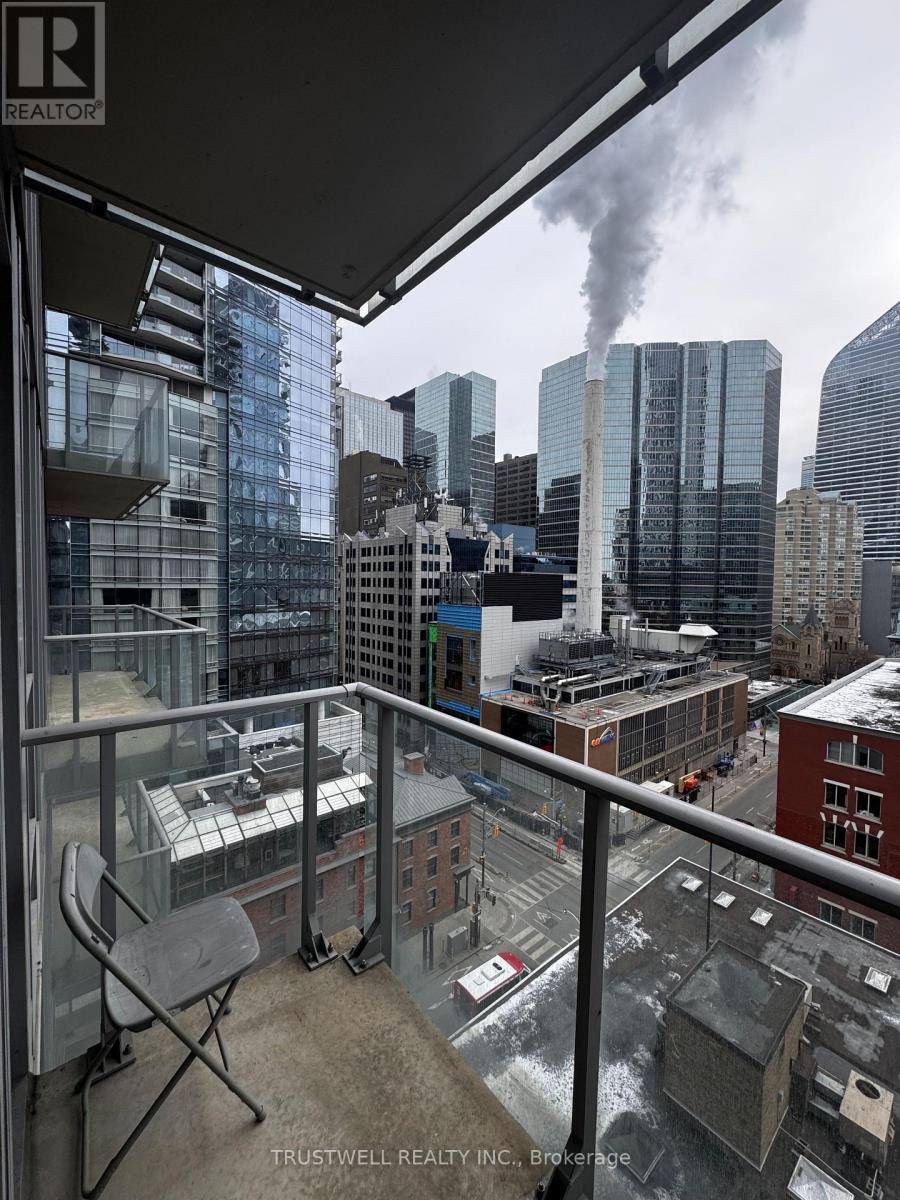 1109 - 126 Simcoe Street, Toronto, Ontario  M5H 4E6 - Photo 9 - C12993558