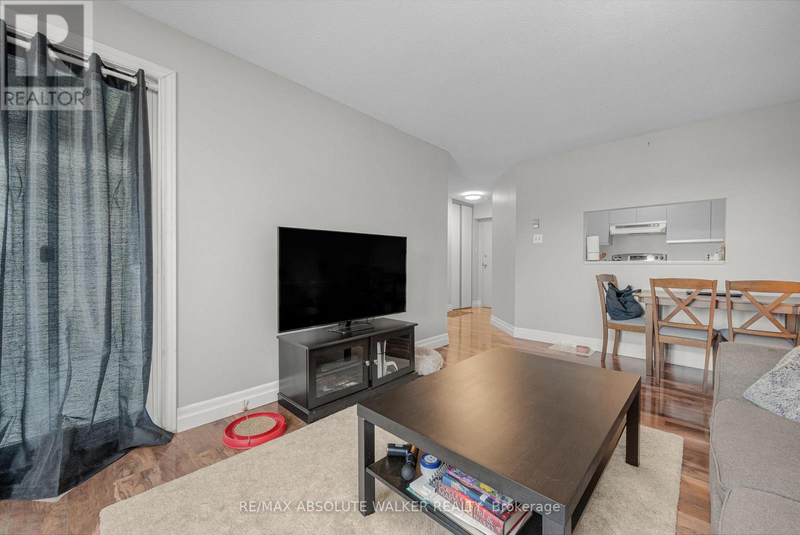 318 - 250 Brittany Drive, Ottawa, Ontario K1K 4M1 - Photo 5 - X12993542