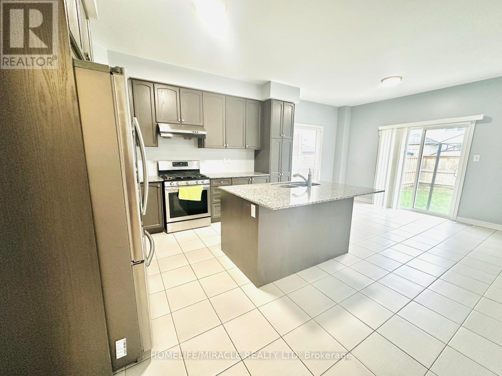 103 William Fair Drive, Clarington, Ontario L1C 0T2 - Photo 4 - E12993538