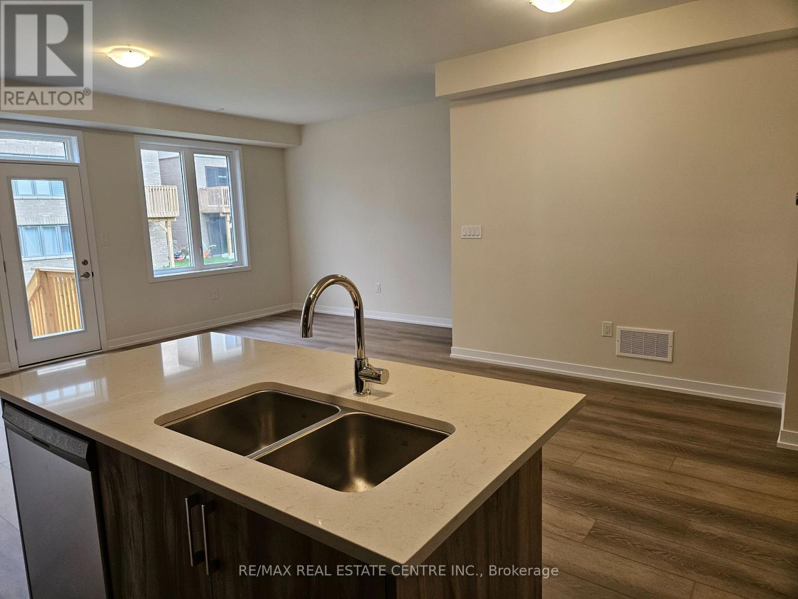 Upper - 22 Ziibi Way, Clarington, Ontario L1B 0W5 - Photo 3 - E12993572