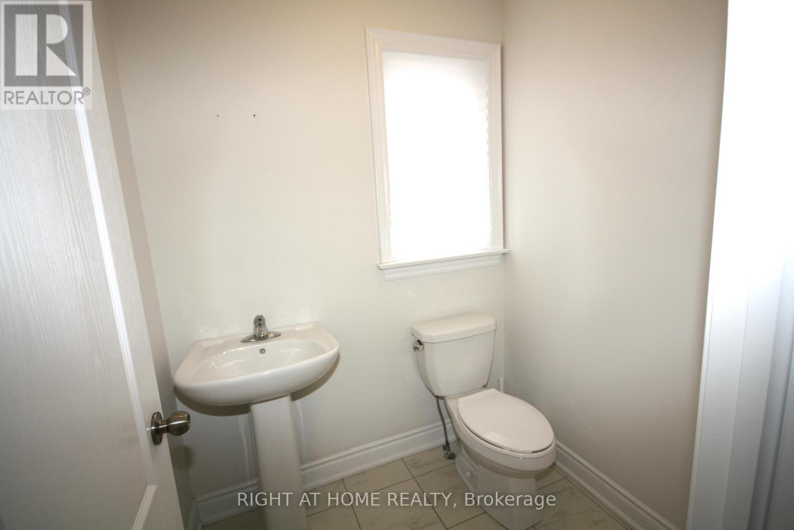 66 White Crescent, Barrie, Ontario  L4N 5Z9 - Photo 5 - S12993554