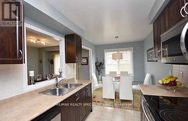 1307 Brandon Terrace, Milton, Ontario  L9T 7R3 - Photo 6 - W12993530