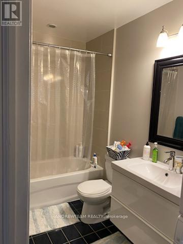 Front Unit - 4238 Greybrook Crescent, Mississauga, Ontario  L4W 3G7 - Photo 10 - W12993532