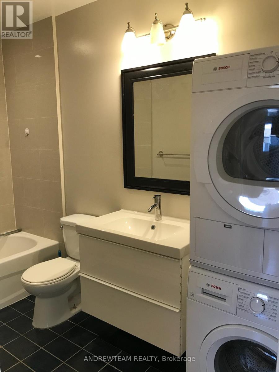 Front Unit - 4238 Greybrook Crescent, Mississauga, Ontario  L4W 3G7 - Photo 2 - W12993532