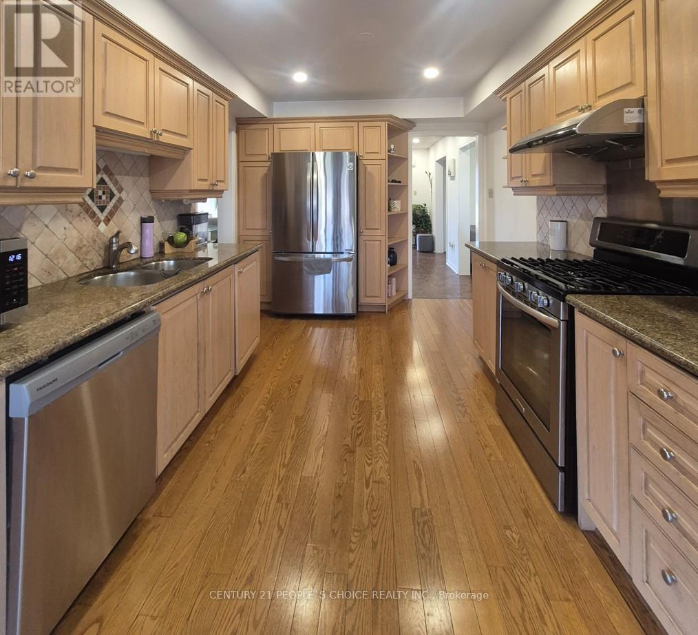 Upper - 1964 Aldermead Road, Mississauga, Ontario  L5M 3A1 - Photo 10 - W12993556