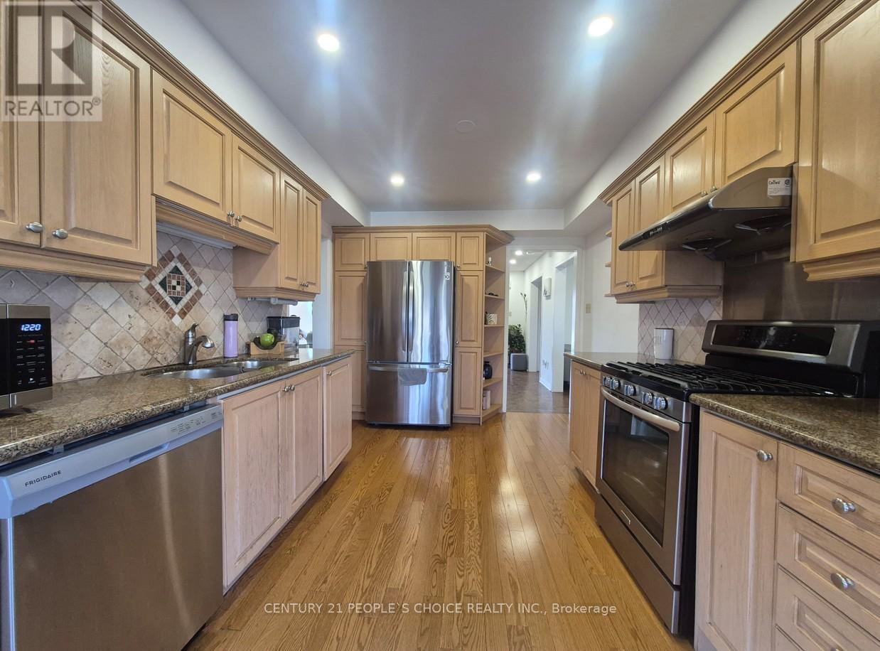 Upper - 1964 Aldermead Road, Mississauga, Ontario  L5M 3A1 - Photo 15 - W12993556