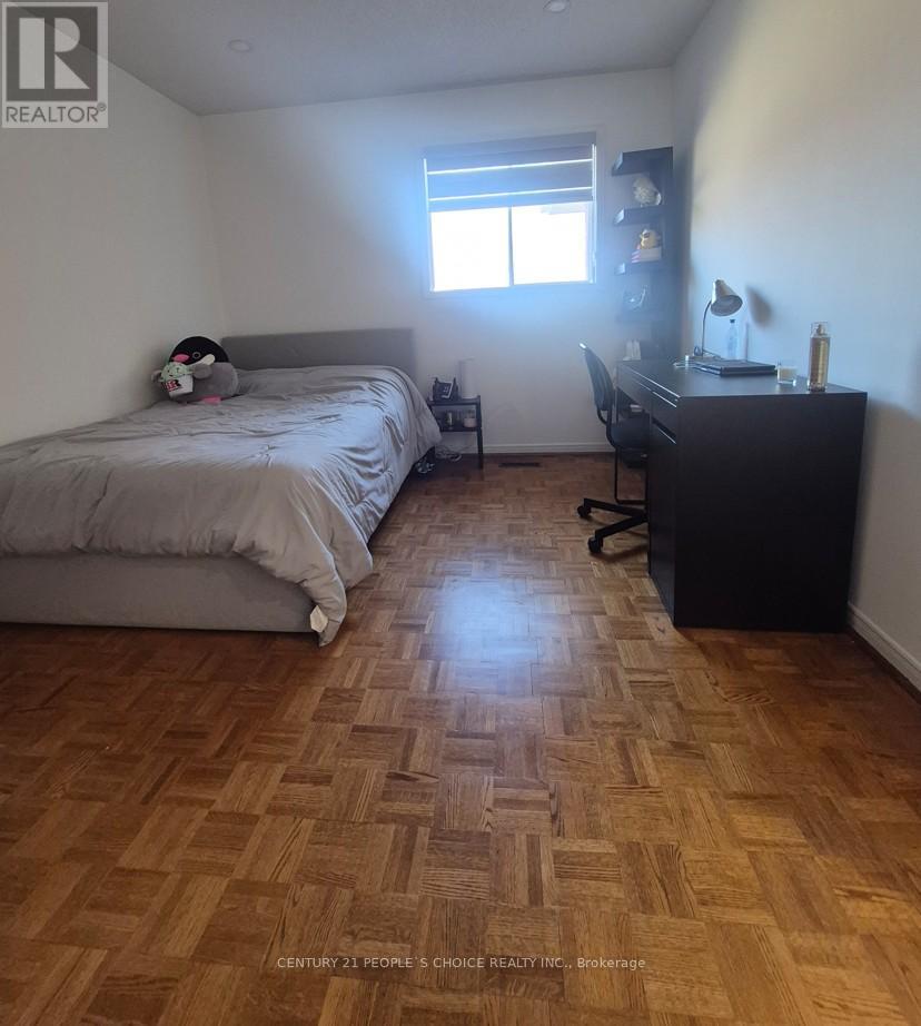 Upper - 1964 Aldermead Road, Mississauga, Ontario  L5M 3A1 - Photo 22 - W12993556