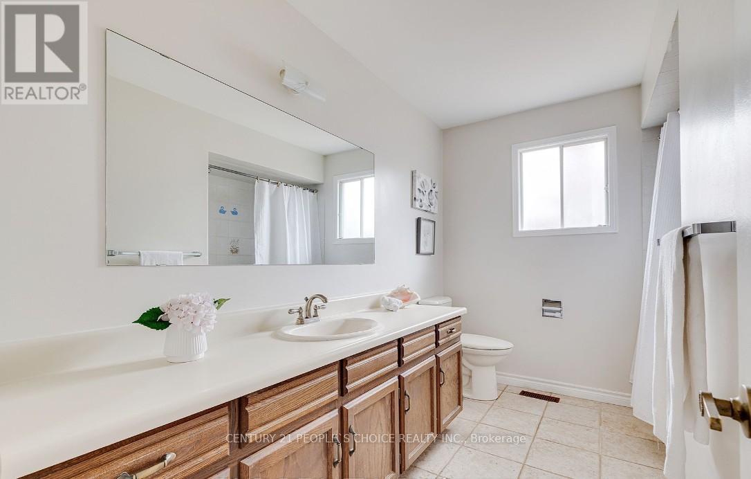 Upper - 1964 Aldermead Road, Mississauga, Ontario  L5M 3A1 - Photo 25 - W12993556