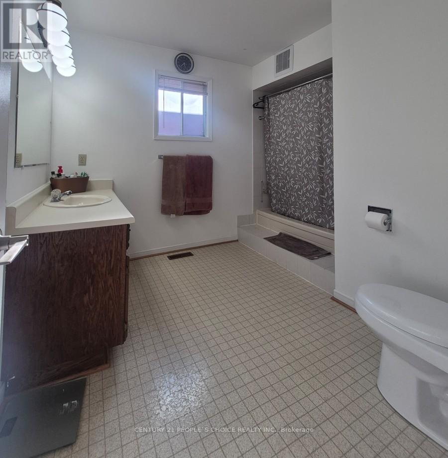 Upper - 1964 Aldermead Road, Mississauga, Ontario  L5M 3A1 - Photo 29 - W12993556