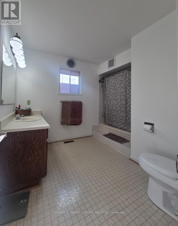 Upper - 1964 Aldermead Road, Mississauga, Ontario  L5M 3A1 - Photo 30 - W12993556