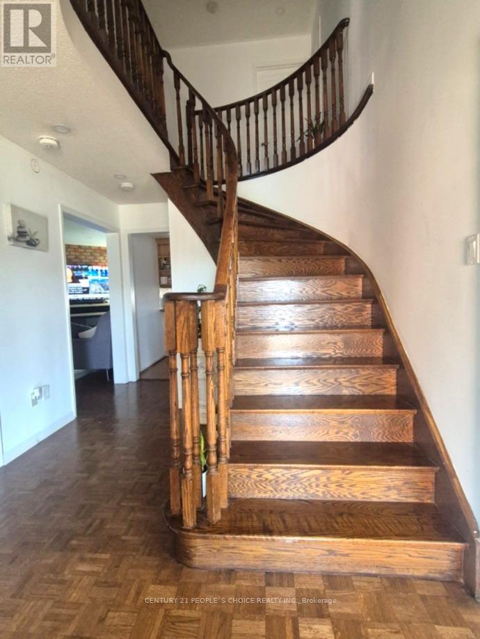 Upper - 1964 Aldermead Road, Mississauga, Ontario  L5M 3A1 - Photo 4 - W12993556