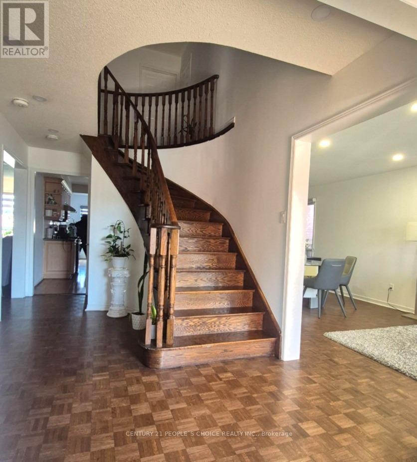 Upper - 1964 Aldermead Road, Mississauga, Ontario  L5M 3A1 - Photo 5 - W12993556