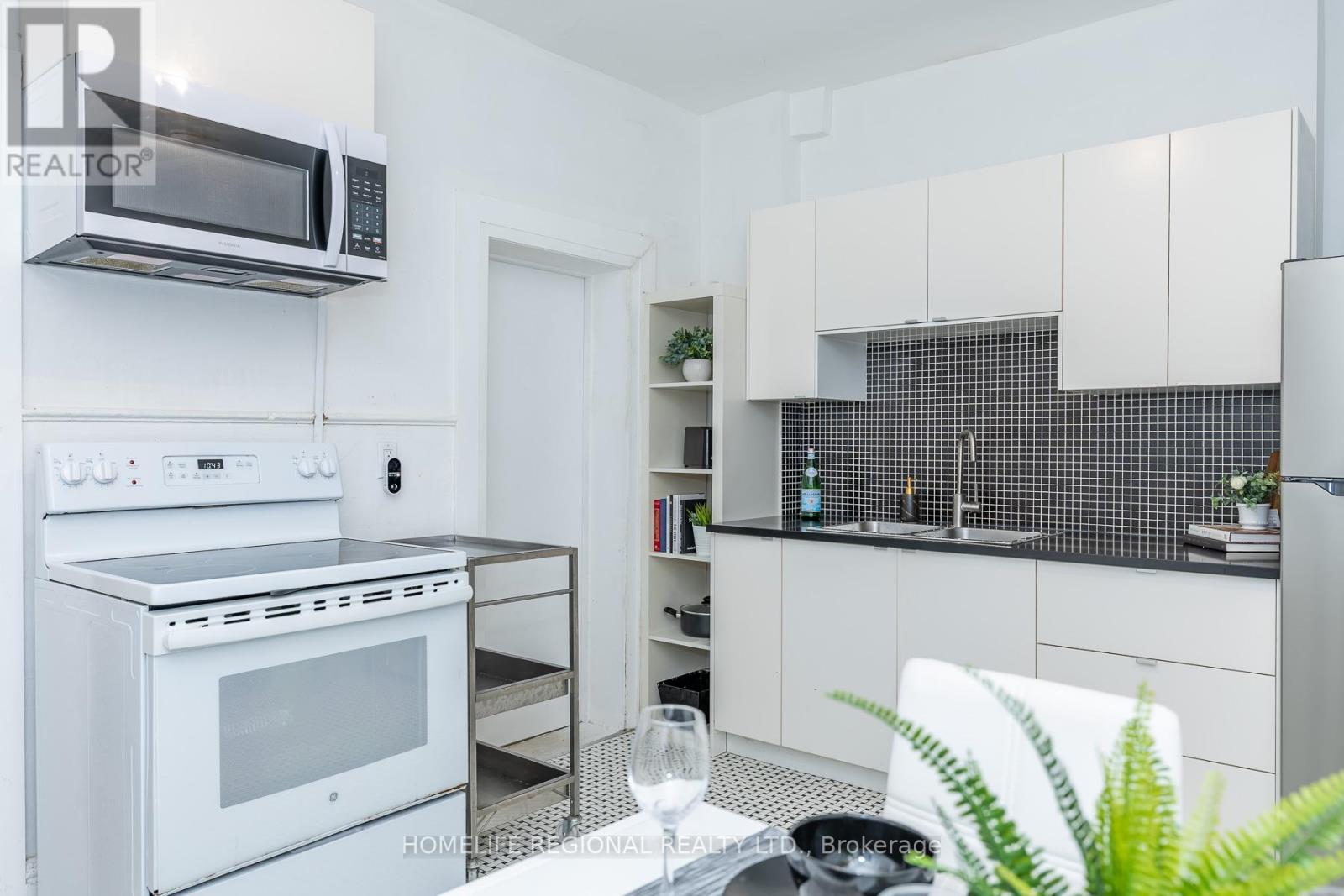 2378 St Clair Avenue W, Toronto, Ontario  M6N 1K8 - Photo 13 - W12993584