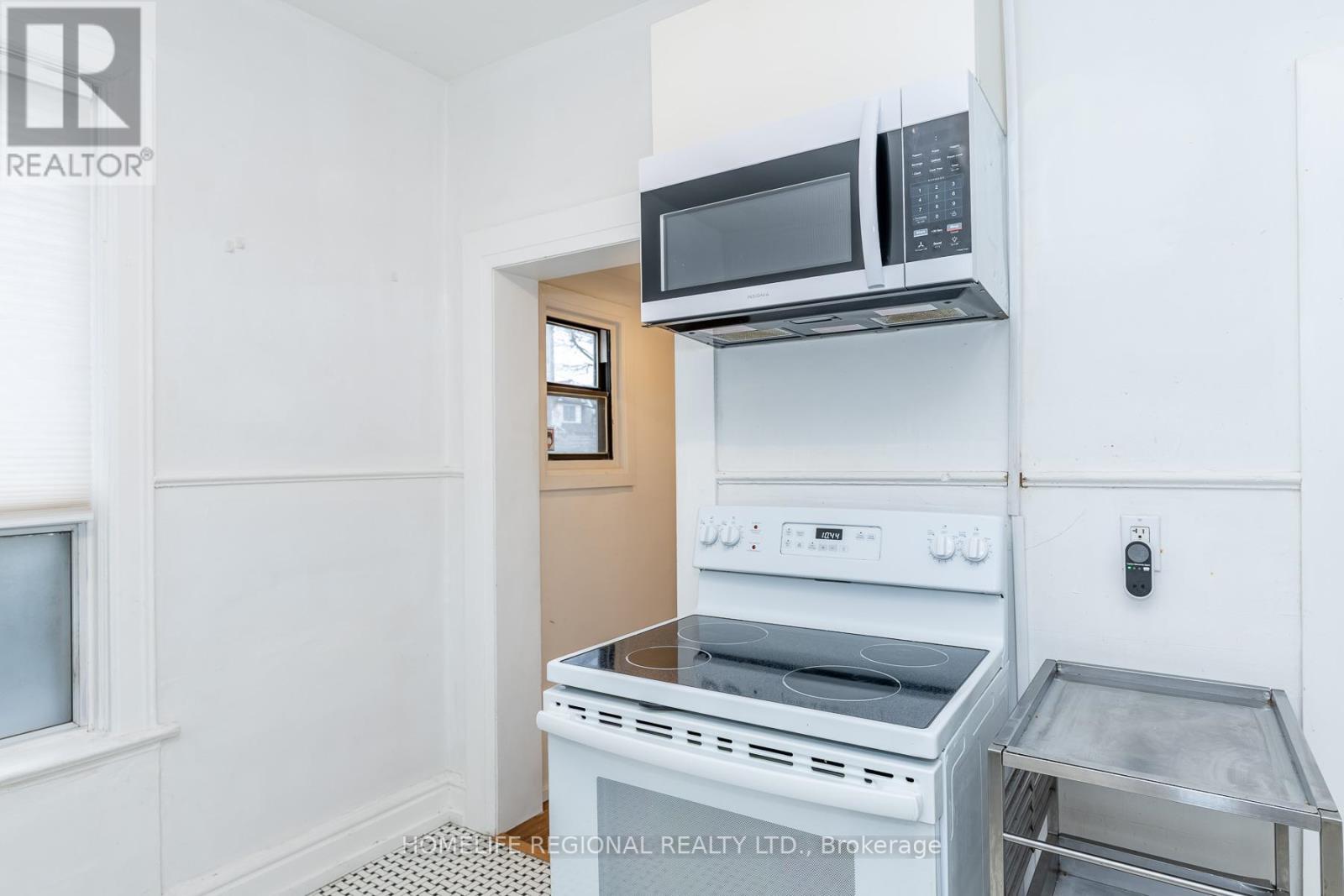 2378 St Clair Avenue W, Toronto, Ontario  M6N 1K8 - Photo 14 - W12993584