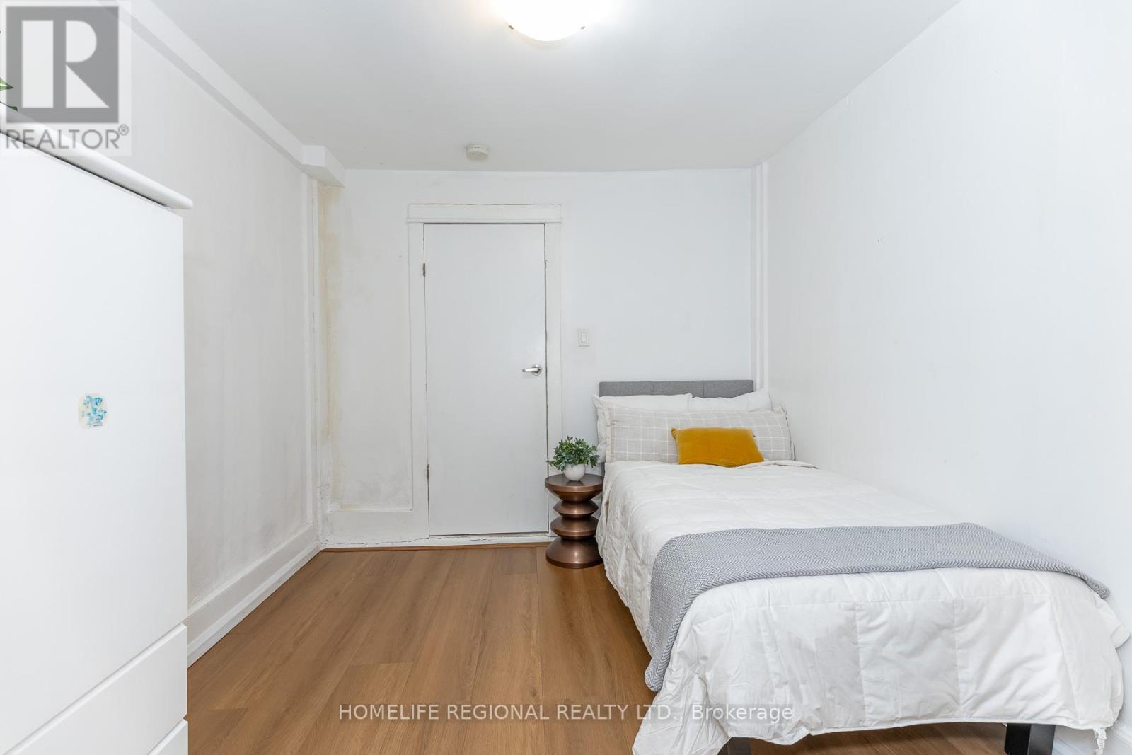 2378 St Clair Avenue W, Toronto, Ontario  M6N 1K8 - Photo 16 - W12993584