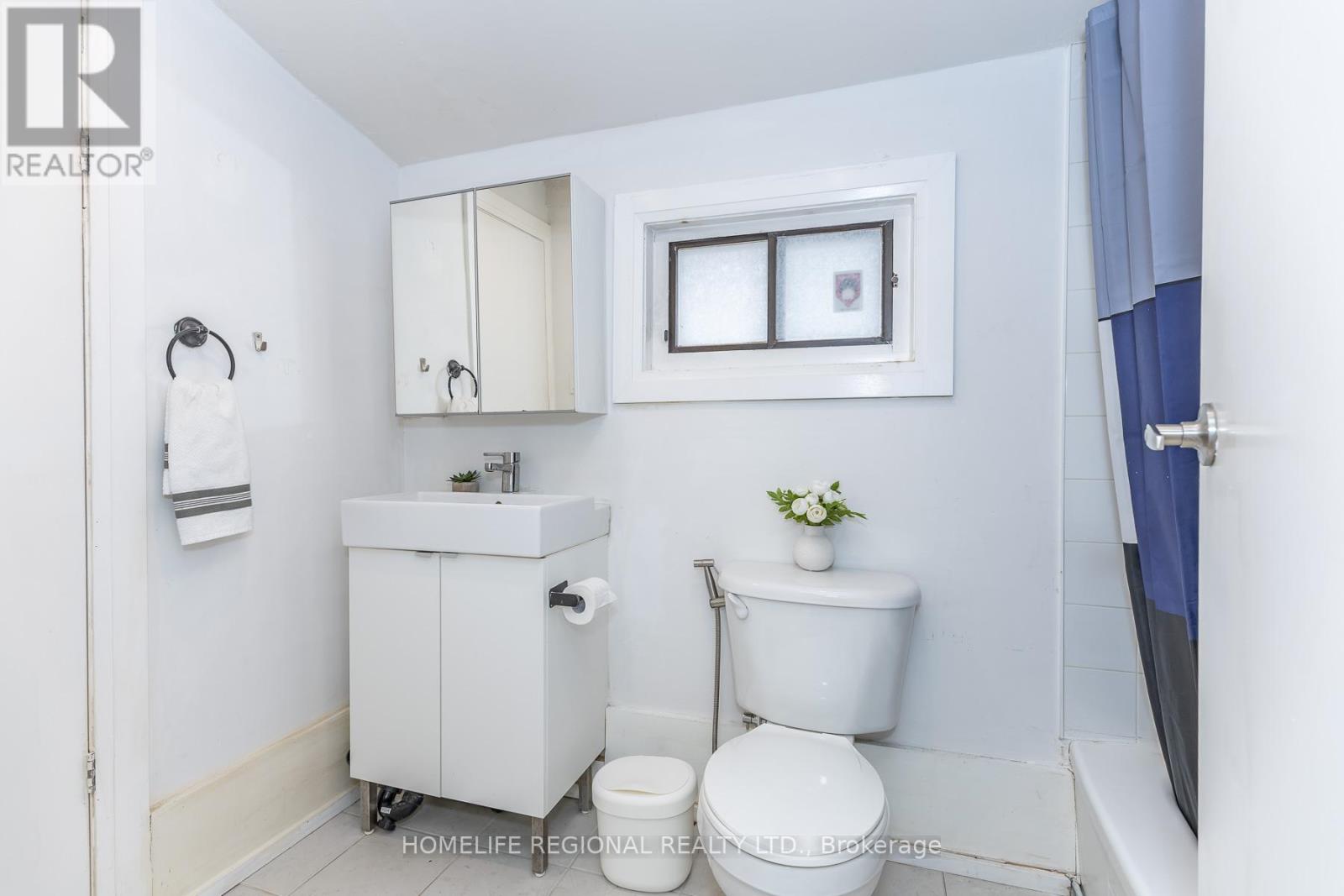 2378 St Clair Avenue W, Toronto, Ontario  M6N 1K8 - Photo 17 - W12993584