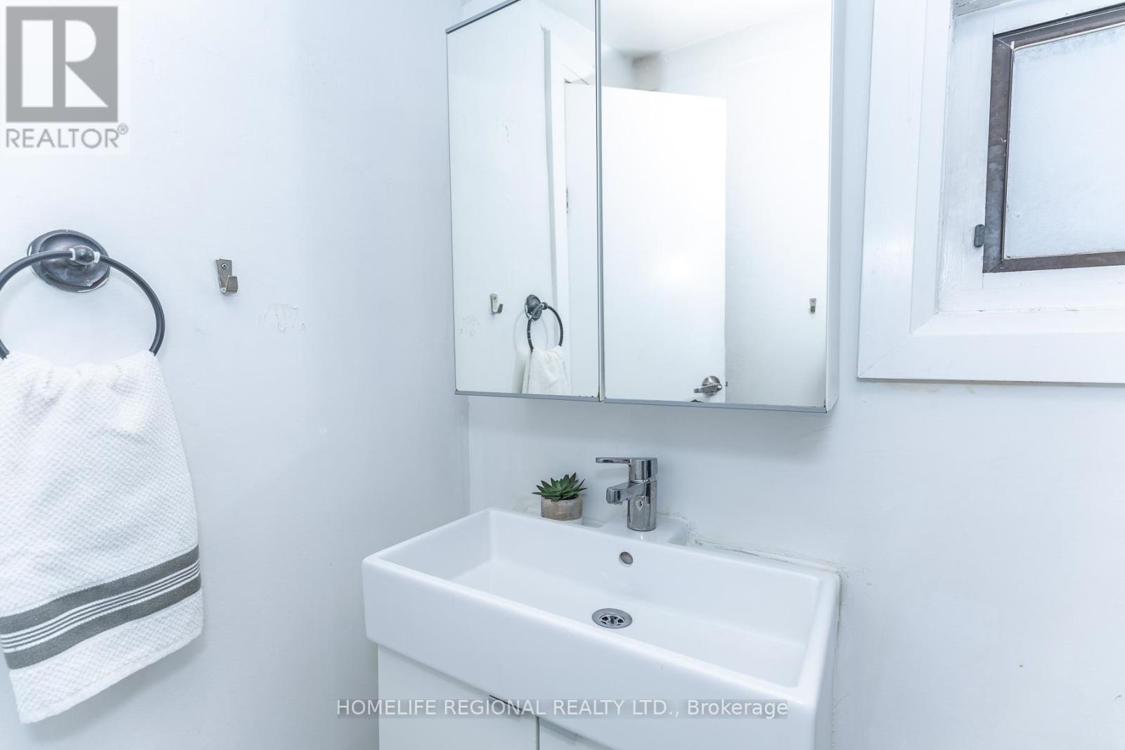 2378 St Clair Avenue W, Toronto, Ontario  M6N 1K8 - Photo 20 - W12993584