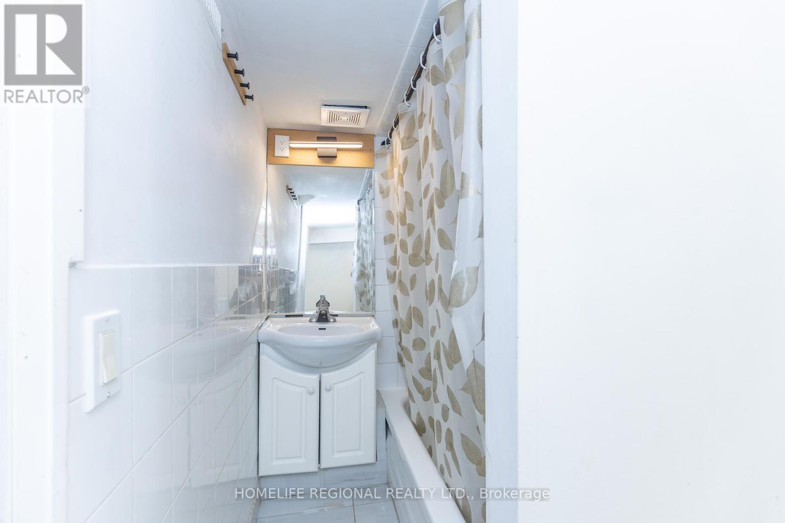 2378 St Clair Avenue W, Toronto, Ontario  M6N 1K8 - Photo 30 - W12993584