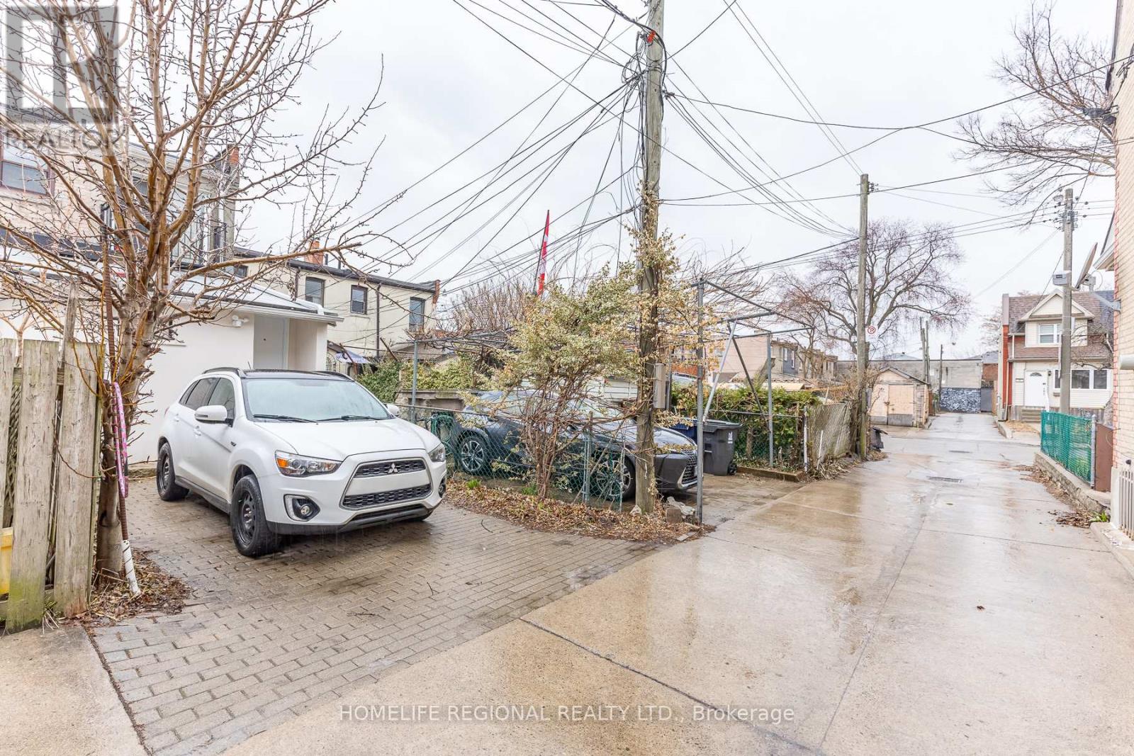 2378 St Clair Avenue W, Toronto, Ontario  M6N 1K8 - Photo 35 - W12993584