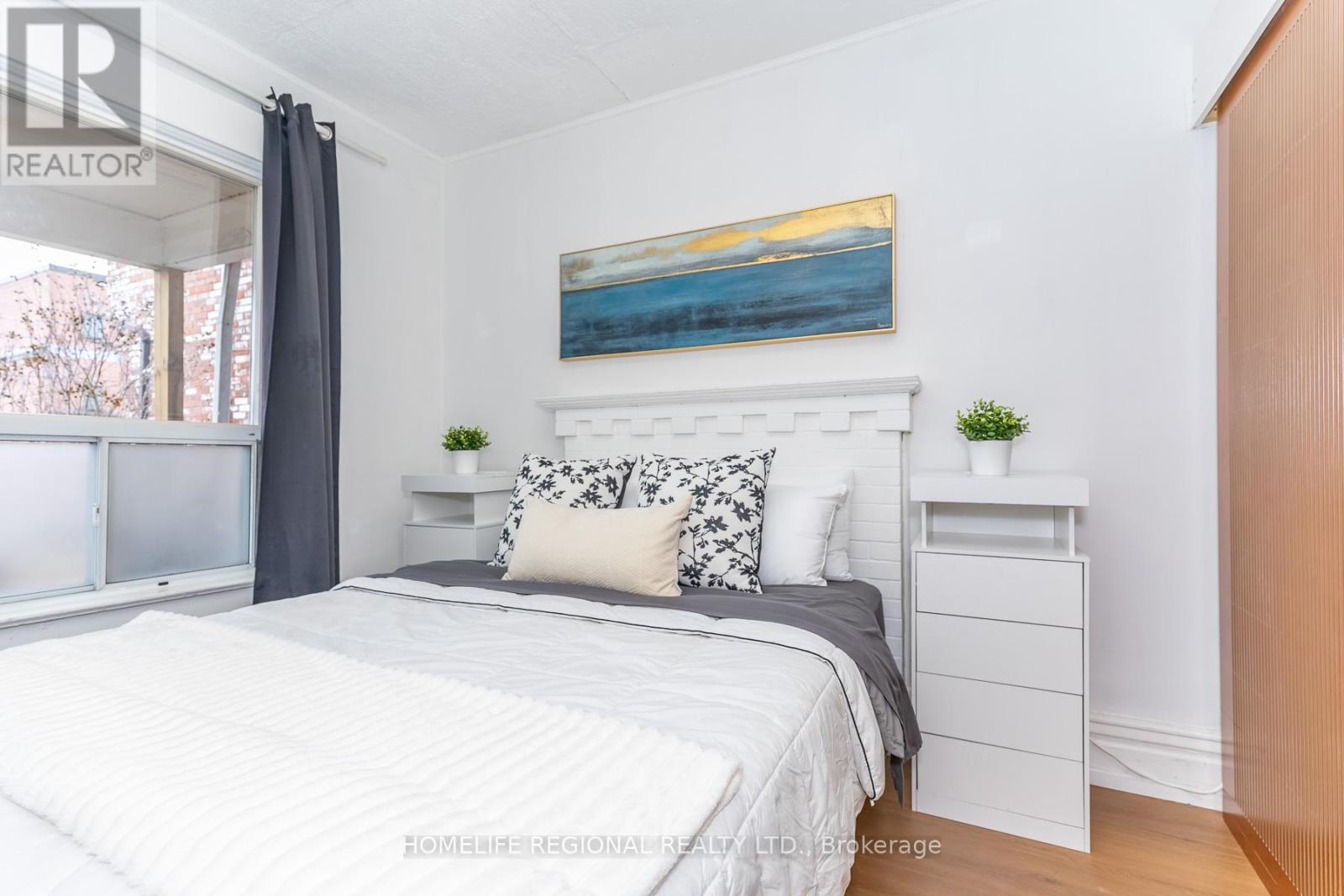 2378 St Clair Avenue W, Toronto, Ontario  M6N 1K8 - Photo 5 - W12993584