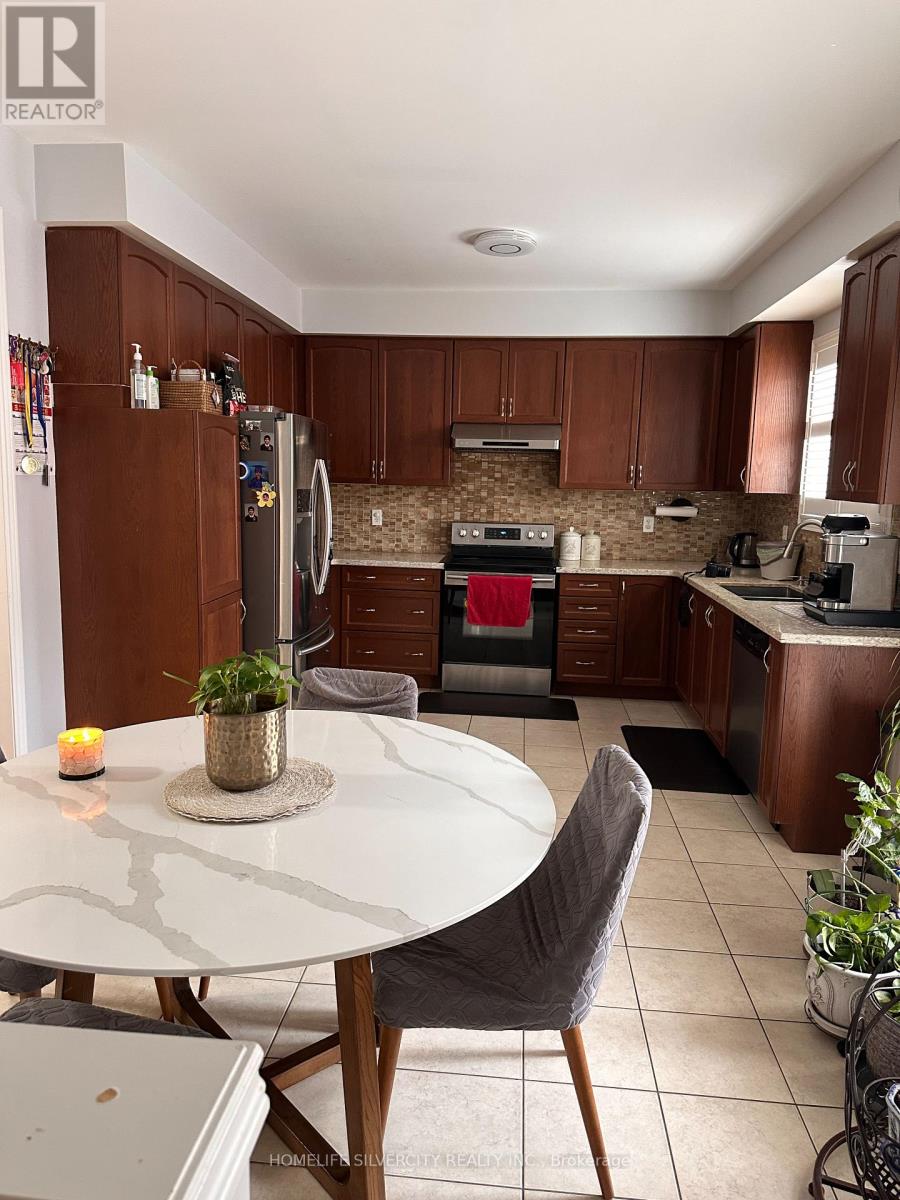 89 Fairwood Circle, Brampton, Ontario  L6R 0X3 - Photo 12 - W12993592