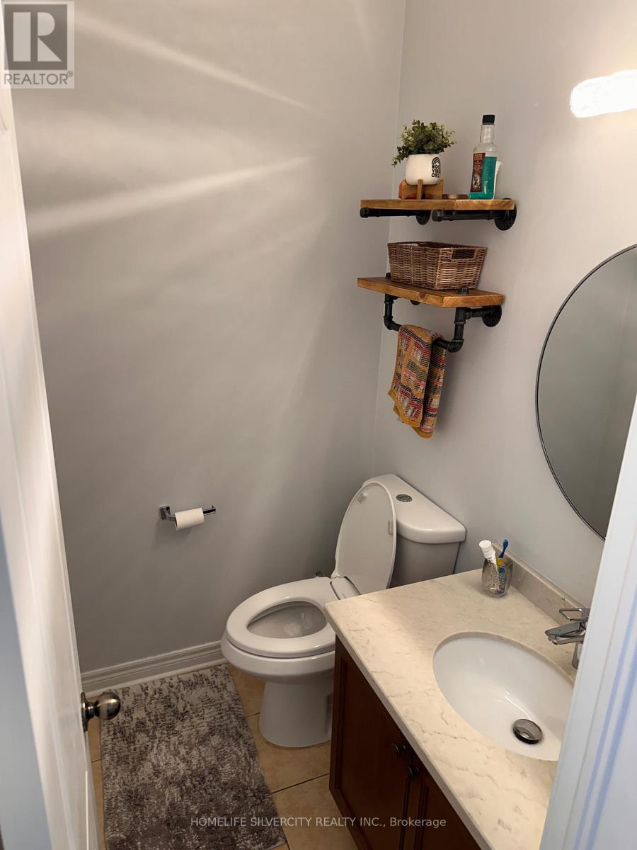 89 Fairwood Circle, Brampton, Ontario  L6R 0X3 - Photo 14 - W12993592