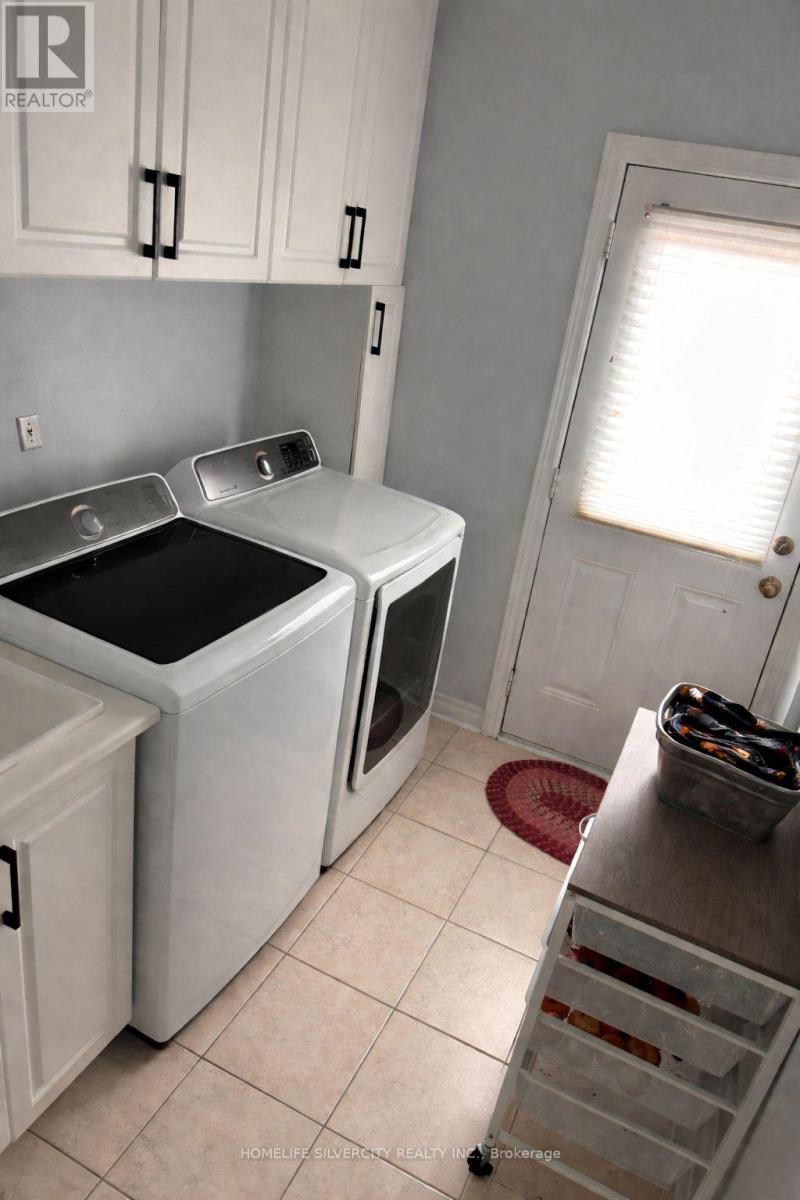 89 Fairwood Circle, Brampton, Ontario  L6R 0X3 - Photo 15 - W12993592