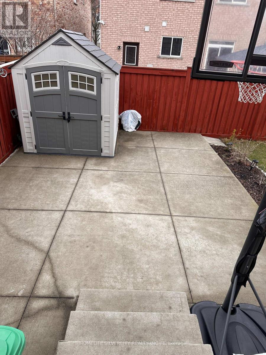 89 Fairwood Circle, Brampton, Ontario  L6R 0X3 - Photo 16 - W12993592