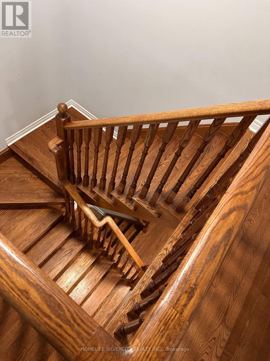 89 Fairwood Circle, Brampton, Ontario  L6R 0X3 - Photo 20 - W12993592