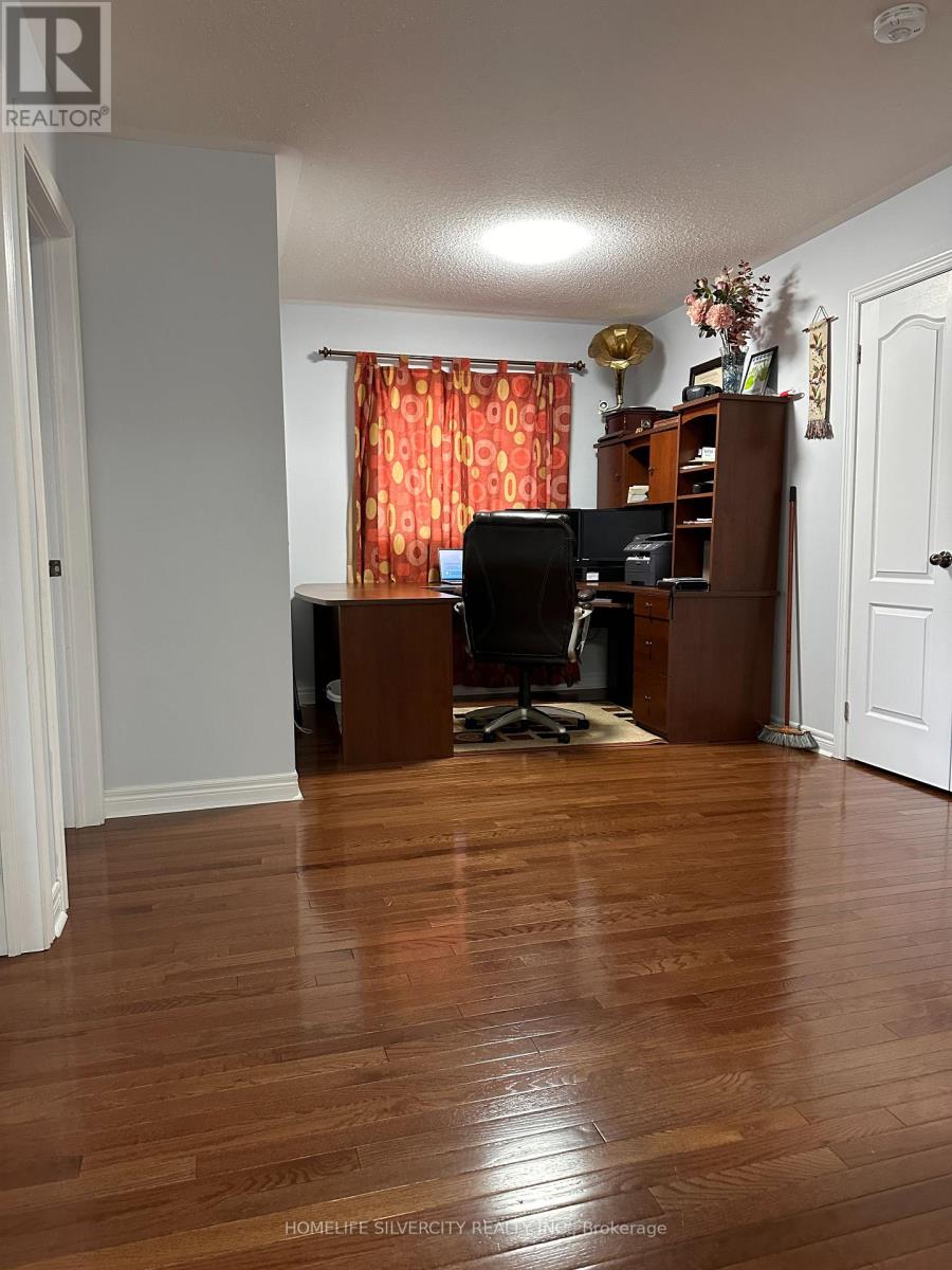 89 Fairwood Circle, Brampton, Ontario  L6R 0X3 - Photo 21 - W12993592