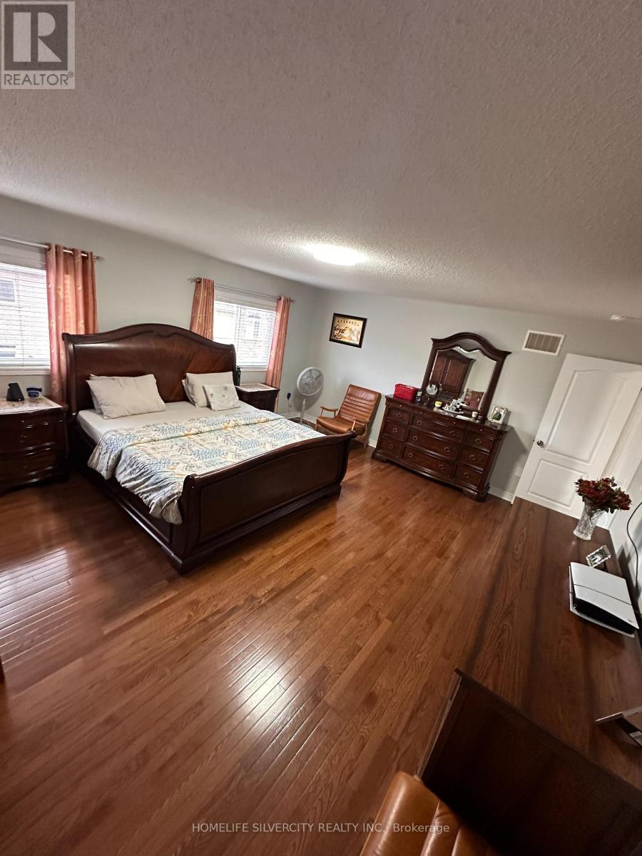 89 Fairwood Circle, Brampton, Ontario  L6R 0X3 - Photo 24 - W12993592