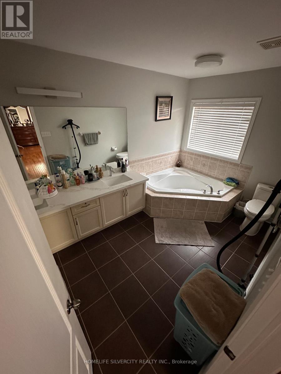 89 Fairwood Circle, Brampton, Ontario  L6R 0X3 - Photo 26 - W12993592