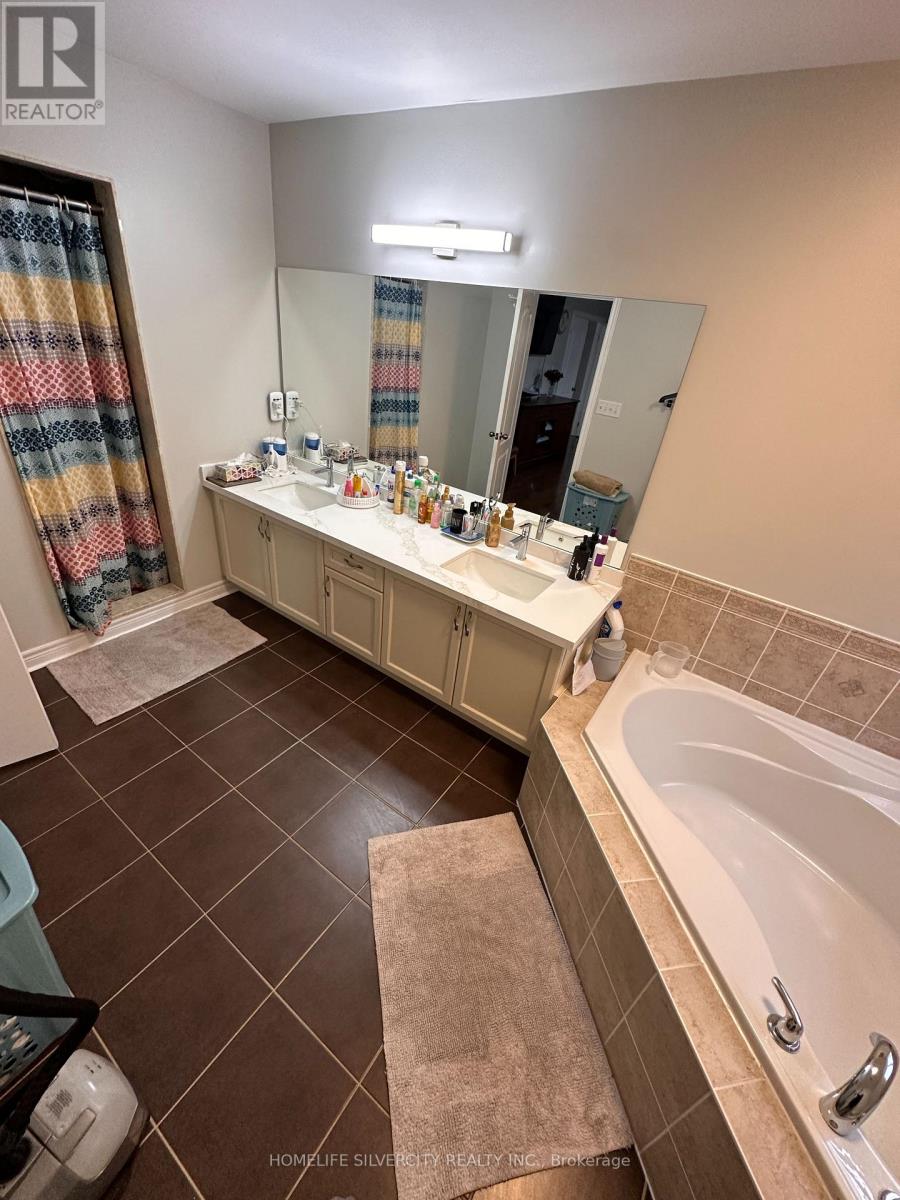 89 Fairwood Circle, Brampton, Ontario  L6R 0X3 - Photo 27 - W12993592