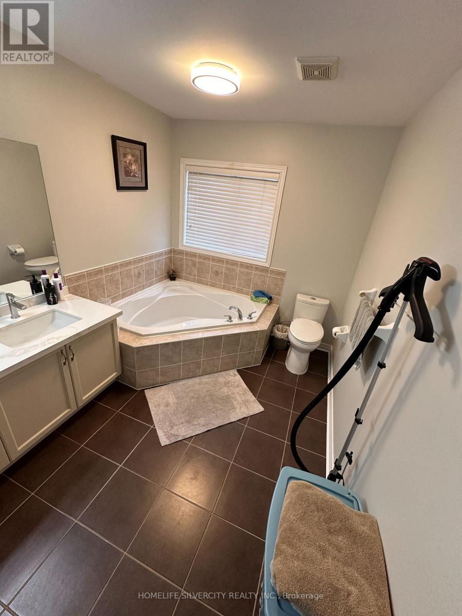 89 Fairwood Circle, Brampton, Ontario  L6R 0X3 - Photo 28 - W12993592