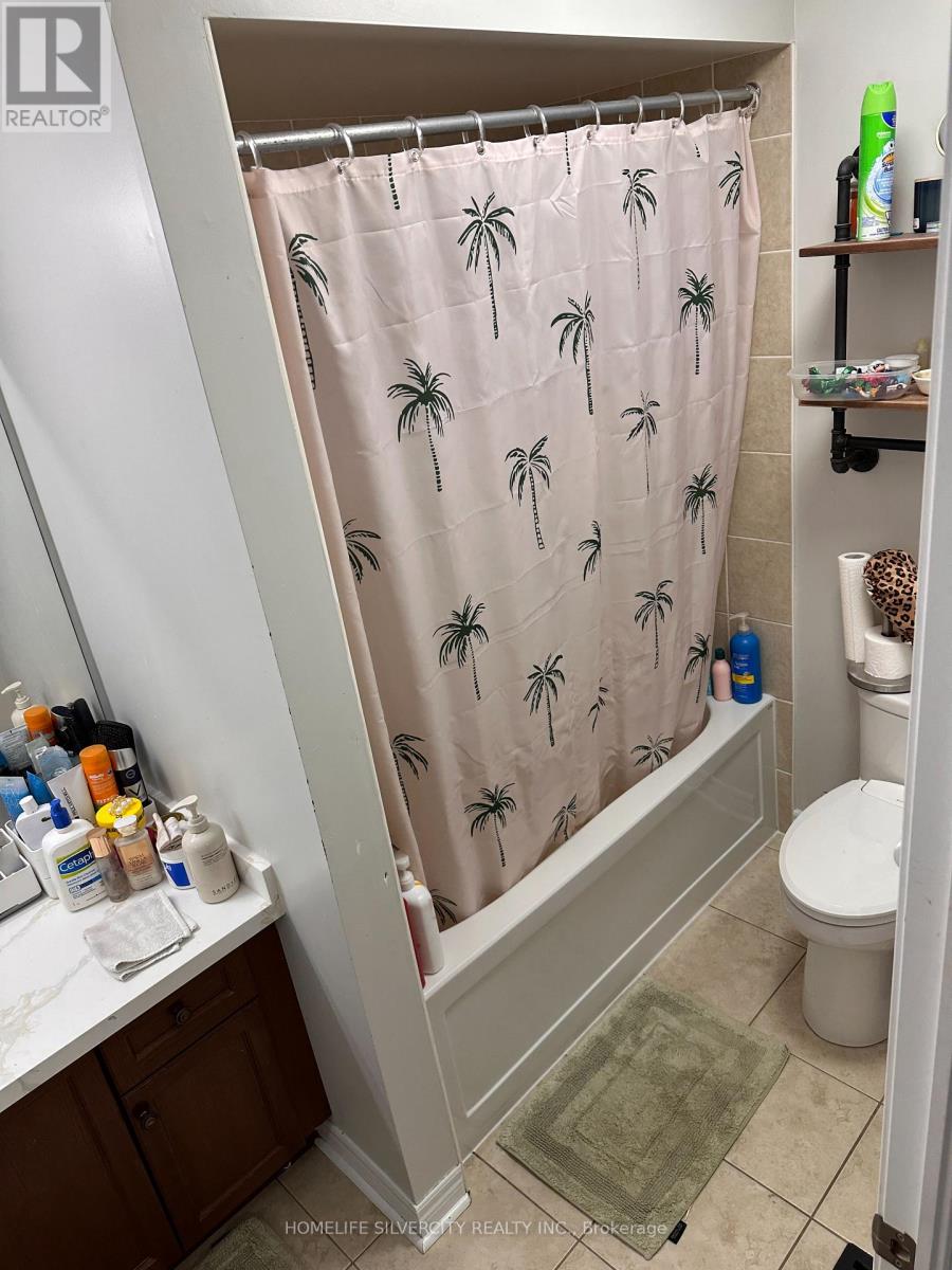 89 Fairwood Circle, Brampton, Ontario  L6R 0X3 - Photo 33 - W12993592